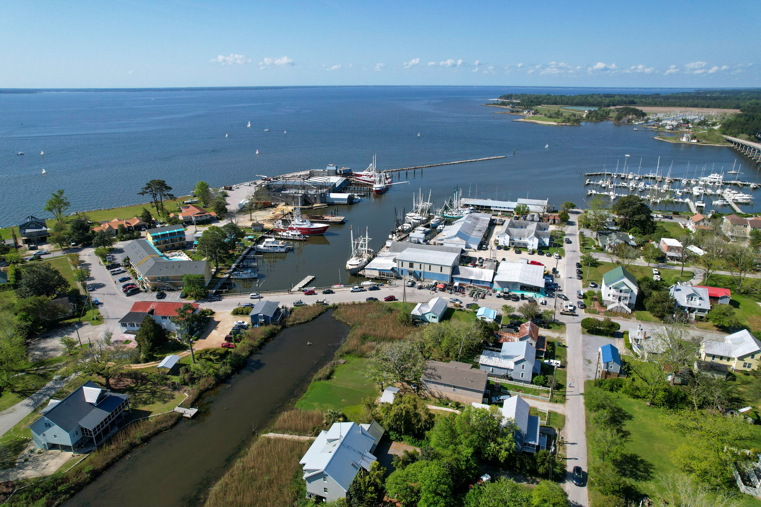 Boat Projects, a Sailing Race, and Drinks with Loopers, A day in our FAVORITE TOWN (Oriental NC)
