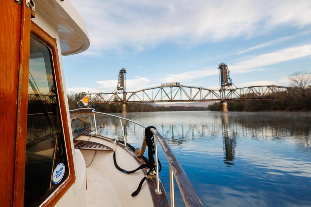 Heading eastbound on the Tennessee River
