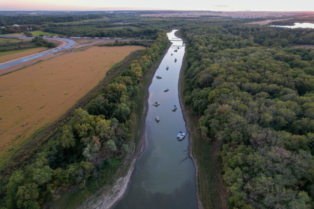 Great Loop boats anchored between St. Louis and Paducah